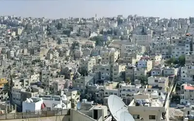 الأردن .. مراهقة يتيمة تلقي بنفسها