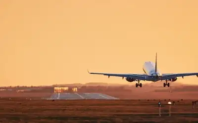 شركات طيران تحول رحلاتها بعد الضربات