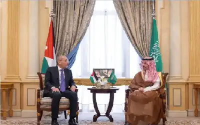 الصفدي يبحث مع نظيره السعودي تبعات