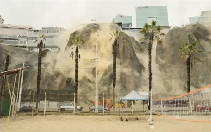 زلزال قوي يهز سواحل بيرو ويخلف