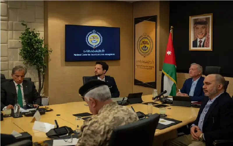 الملك يترأس اجتماعا في مركز إدارة