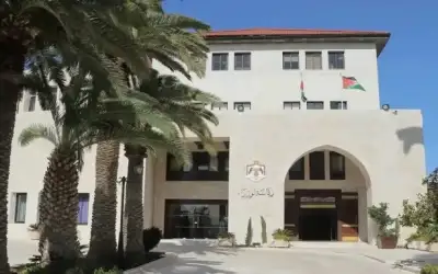 عطلة رسمية في السادس والعشرين من