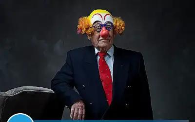 محزن مشهد مسؤولين سابقين يتحولون إلى