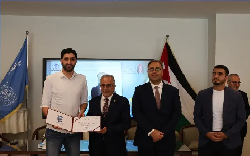 عمان الأهلية تكرم نخبة من طلبتها