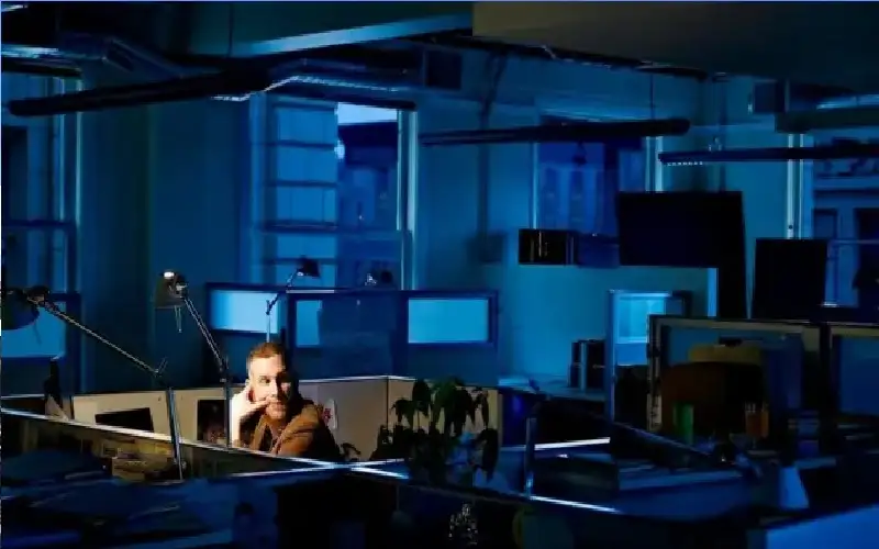 تحذير طبي: الإفراط في العمل يسبب