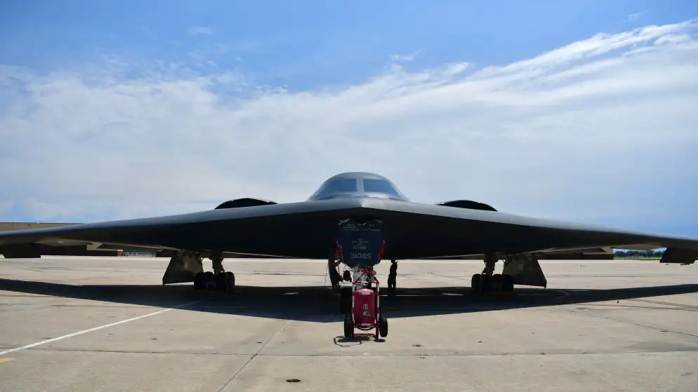 ما هي القاذفات الأميركية بي-2 والقنابل