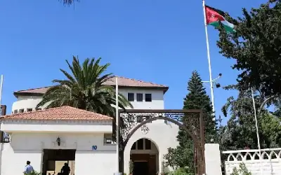 الحكومة تبدأ بمناقشة التوصيات المتعلقة بتشريعات