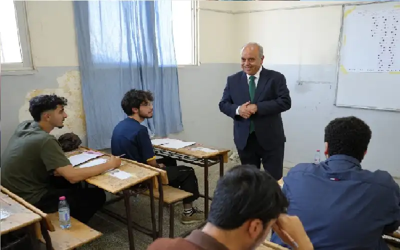 وزير التربية يتفقد سير امتحان الثانوية