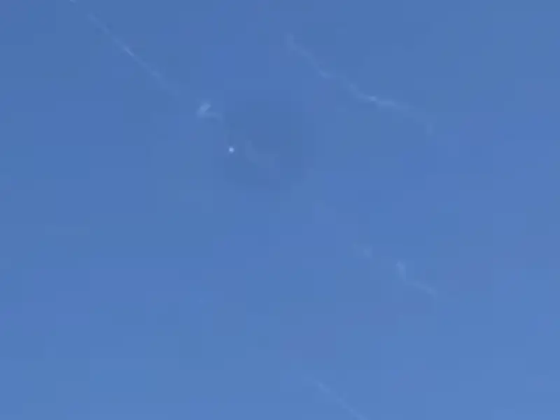 إيران تطلق موجة صواريخ جديدة باتجاه