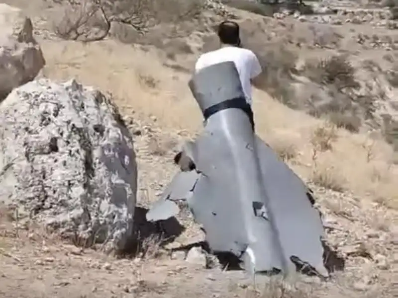 قرابة 100 مقذوف وشظية سقطت في