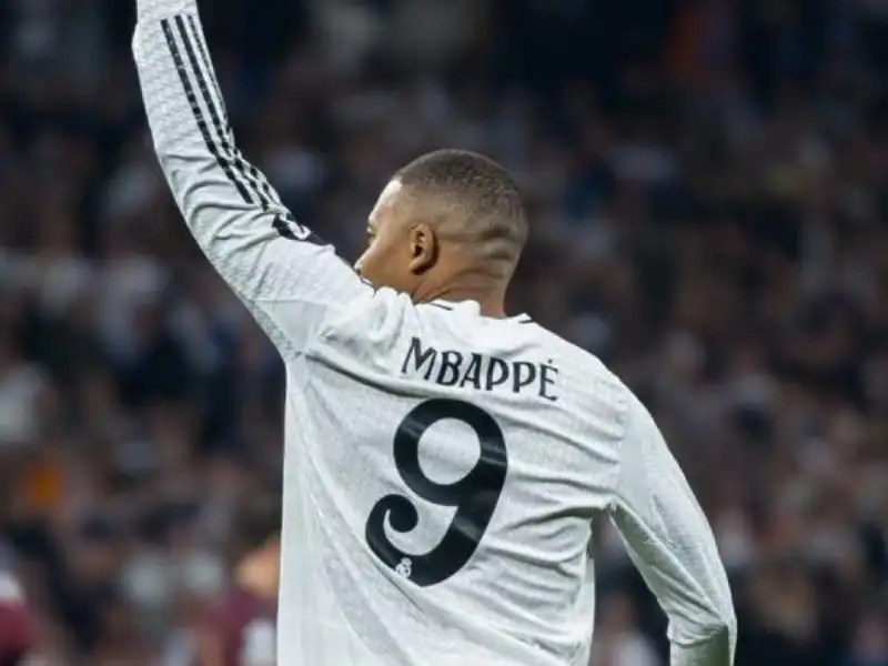 مبابي ينقل للمستشفى ويخضع لعلاج مكثف