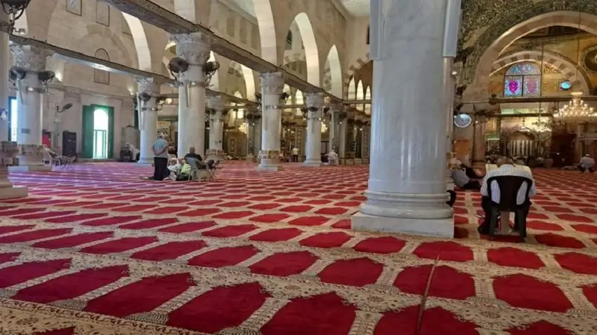 الاحتلال يغلق أبواب الأقصى أمام المصلين