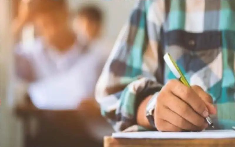 طلبة توجيهي يشكون امتحان اللغة العربية