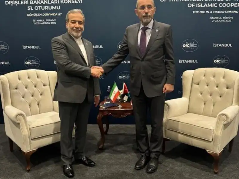 الصفدي يلتقي وزير الخارجية الإيراني في