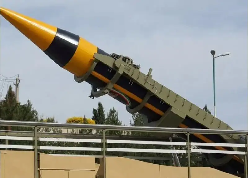 إيران تطلق لأول مرة صاروخ خيبر