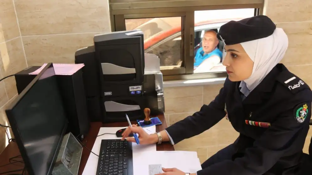 البدء بخطة تحويل رخص القيادة إلى