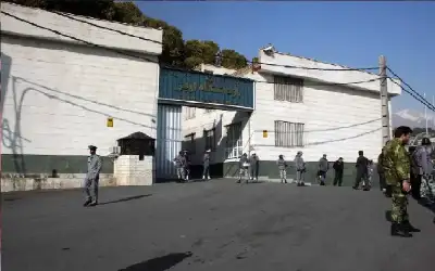 الكيان يقصف بوابة سجن إيفين للمعارضين