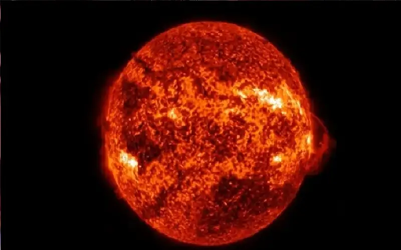 انفجار شمسي قوي يضرب المحيط الهادئ