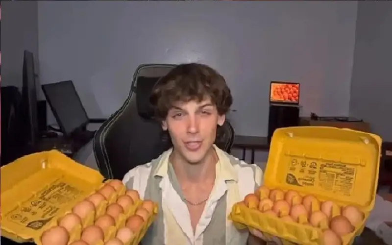 رجل يتحدى جسده بـ150 بيضة في