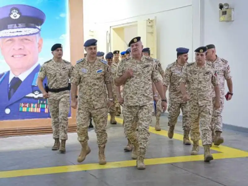 الحنيطي يتفقد مركز القيادة والسيطرة لسلاح