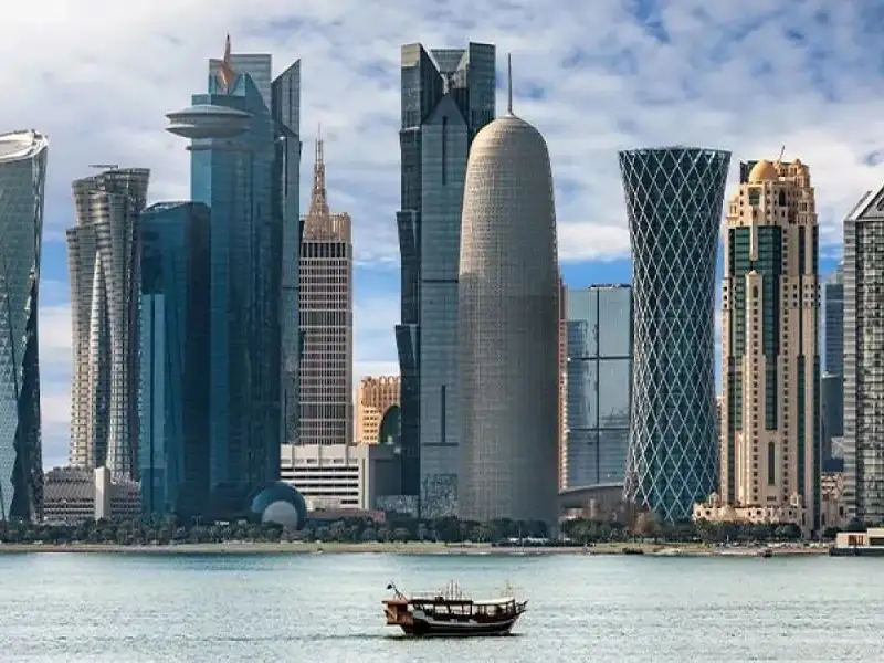 قطر تغلق المجال الجوي مؤقتا