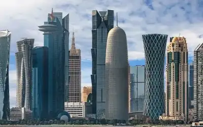 قطر تغلق المجال الجوي مؤقتا
