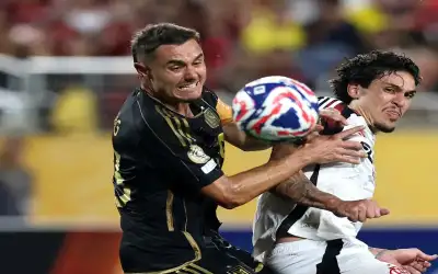 فلامنجو يتعادل مع لوس أنجلوس في