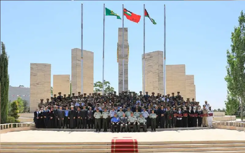 الحنيطي يرعى حفل تخريج كلية الدفاع