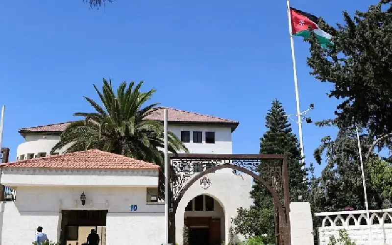 إنهاء عضوية جميع أعضاء مجلس مفوضي