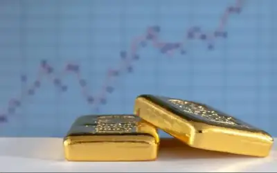 أسعار الذهب تتراجع وتتجه لتكبد ثاني