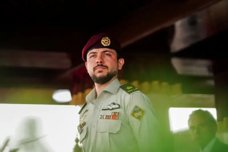 الديوان الملكي يهنئ ولي العهد بعيد