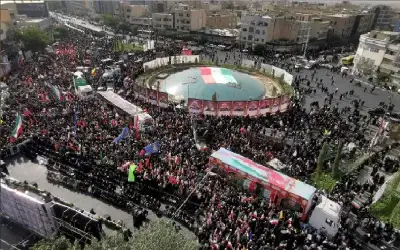 إيران تشيع قادة عسكريين وعلماء نوويين