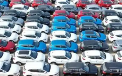 الحكومة تخفض الضريبة الإجمالية على المركبات