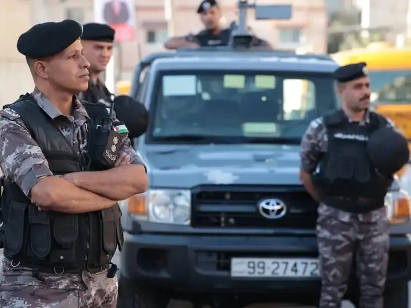 طعن شاب بمشاجرة في حي معصوم