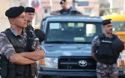طعن شاب بمشاجرة في حي معصوم