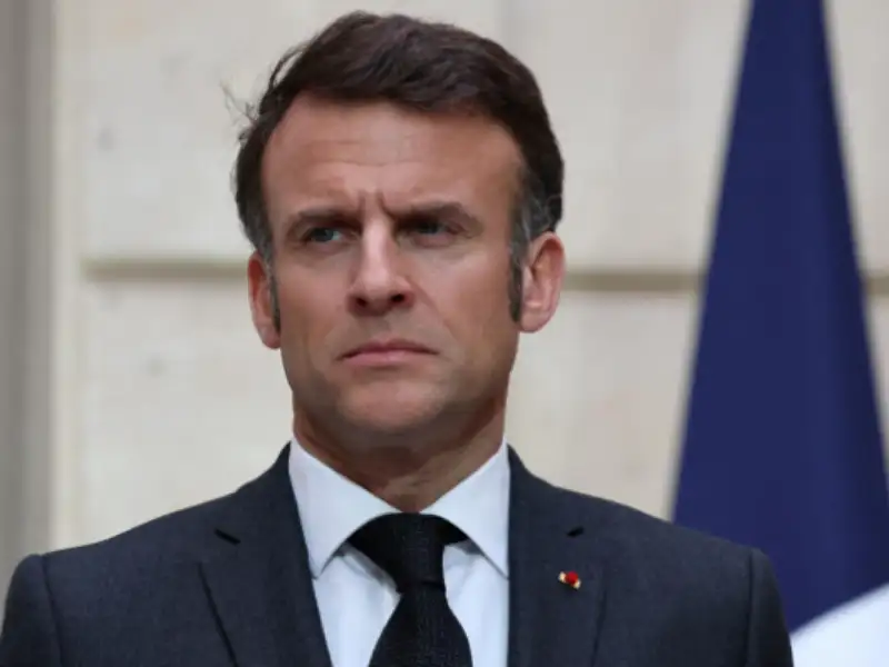 ماكرون للرئيس الايراني: يجب حل الأنشطة