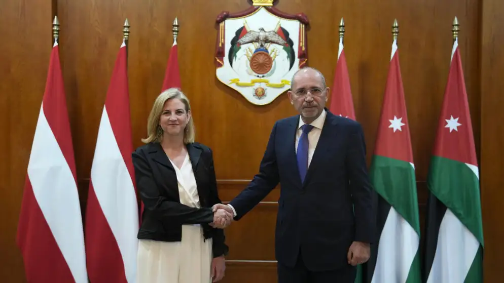 الصفدي يؤكد ضرورة وقف الإجراءات الإسرائيلية