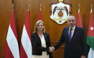 الصفدي يؤكد ضرورة وقف الإجراءات الإسرائيلية