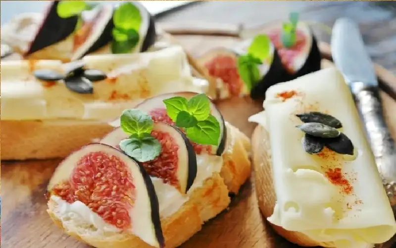 4 أنواع جبن تفسد نومك.. ودراسة