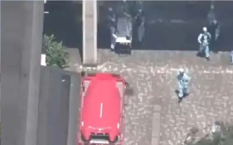 مزحة سامة.. طالب يتسبب في نقل