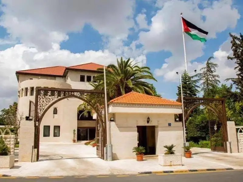 الحكومة: توقع انخفاض الدين العام مع