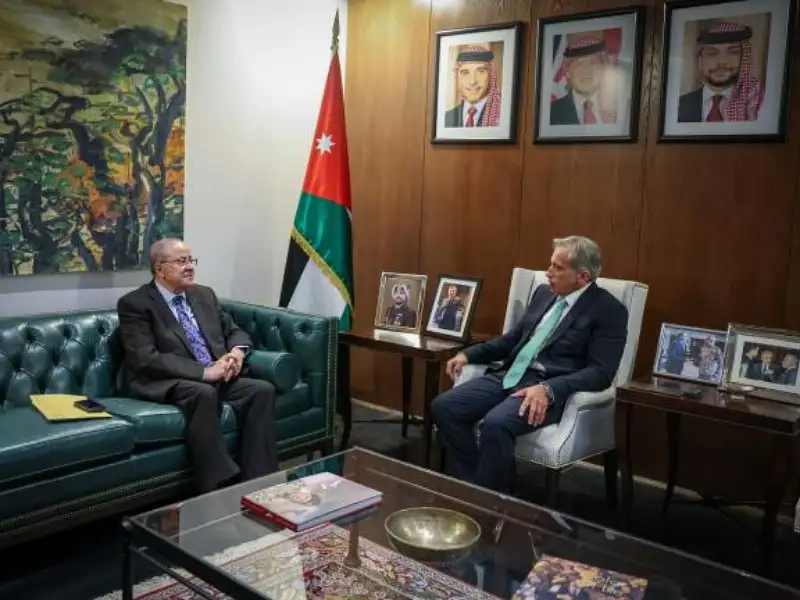 حسان يشيد بجهود الهلال الأحمر الأردني