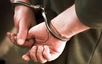 شاب يقتل والدته ويدفنها سرا بأرض