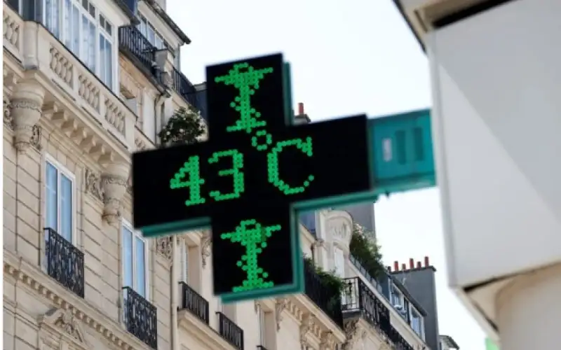 فرنسا تغلق مدارس وإيطاليا تقلص العمل