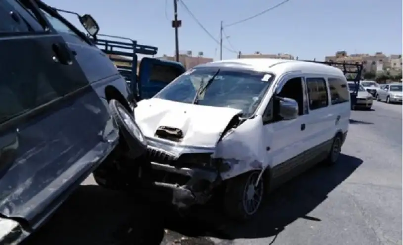 17 إصابة بتصادم حافلتي نقل في