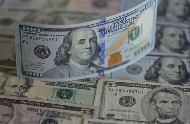 هليكوبتر تمطر سماء مدينة أمريكية بالدولارات