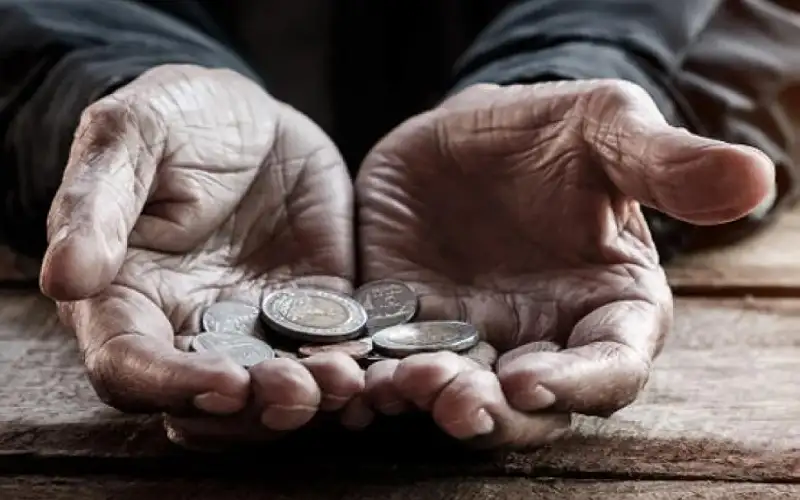 متنكرا بهيئة مسن .. ضبط كبير