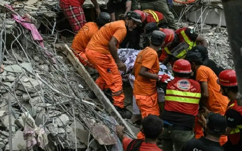 باكستان.. انهيار مبنى من 5 طوابق