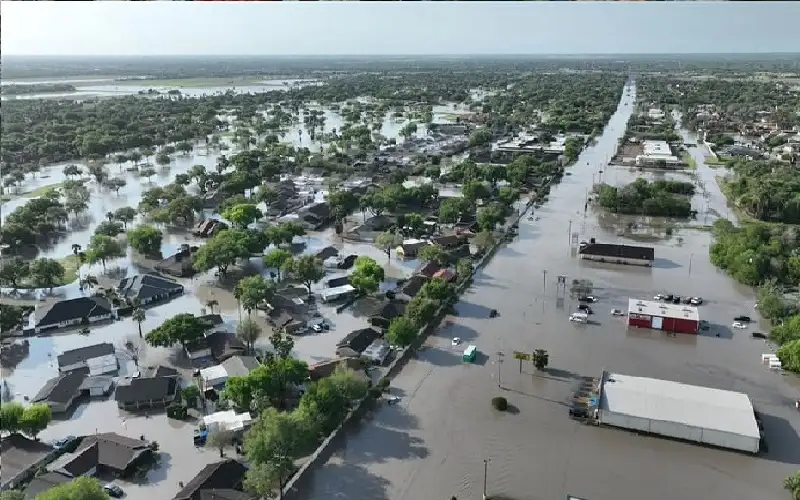 قتلى ومفقودون بسبب فيضانات مدمرة في