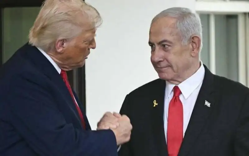 إعلام عبري: ترمب يسعى للاتفاق مع